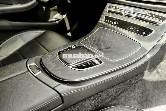 Mercedes E300 AMG 2021 - sang trọng thể thao