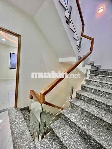 Nhà Sạch Sẻ DT 240m2 1Trệt 3Lầu 6Pn, 4Wc Sân Ôtô Hẻm Xe Tải APĐ Q12