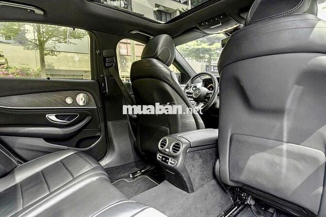 Mercedes E300 AMG 2021 - sang trọng thể thao
