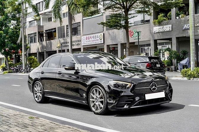 Mercedes E300 AMG 2021 - sang trọng thể thao