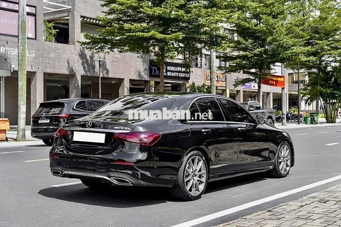 Mercedes E300 AMG 2021 - sang trọng thể thao