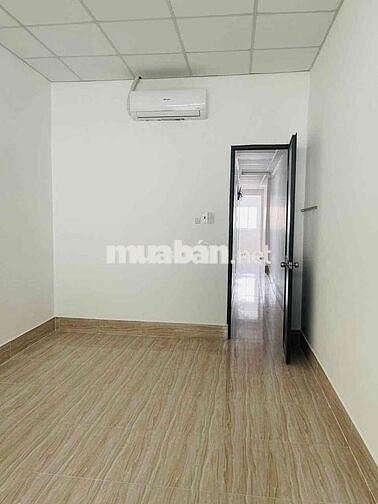 cho thuê nhà trệt lầu nguyên căn 3phòng sẵn 3máy lạnh hẻm Nguyễn V Cừ