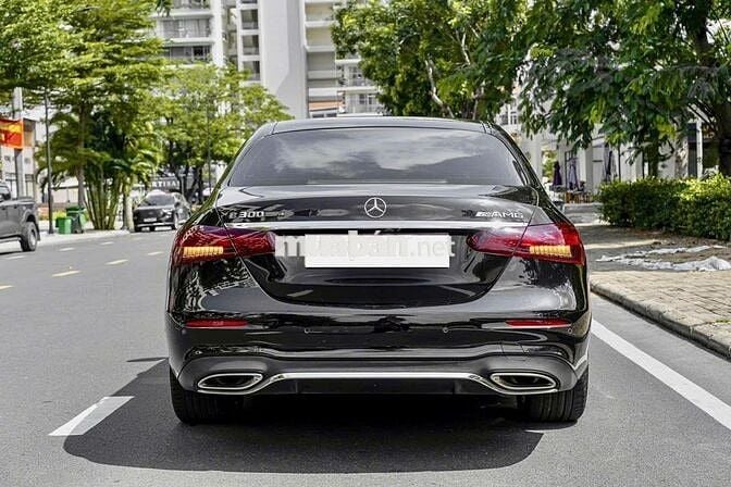 Mercedes E300 AMG 2021 - sang trọng thể thao