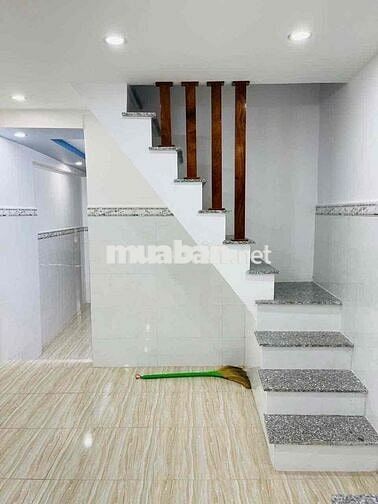 cho thuê nhà trệt lầu nguyên căn 3phòng sẵn 3máy lạnh hẻm Nguyễn V Cừ