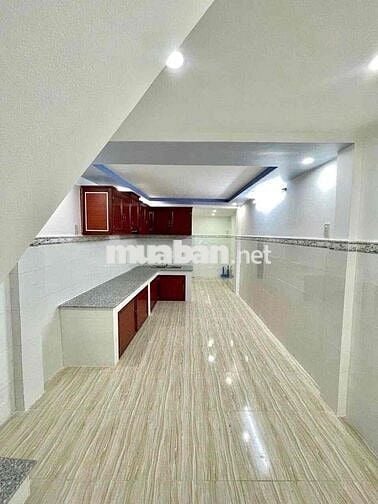 cho thuê nhà trệt lầu nguyên căn 3phòng sẵn 3máy lạnh hẻm Nguyễn V Cừ