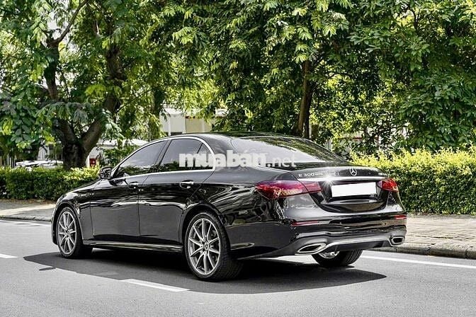 Mercedes E300 AMG 2021 - sang trọng thể thao