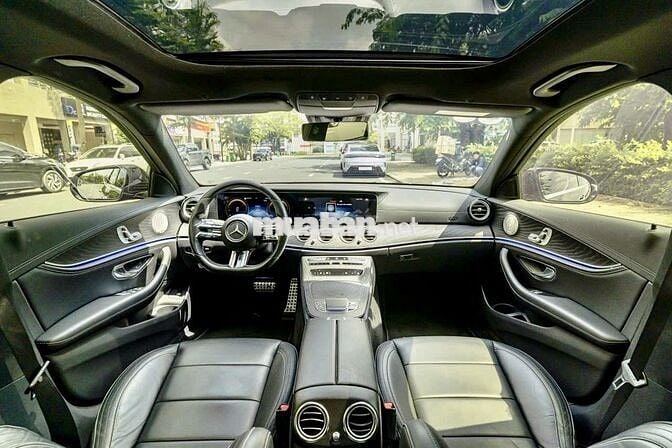 Mercedes E300 AMG 2021 - sang trọng thể thao