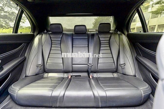 Mercedes E300 AMG 2021 - sang trọng thể thao