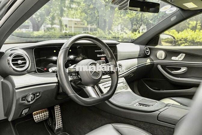 Mercedes E300 AMG 2021 - sang trọng thể thao