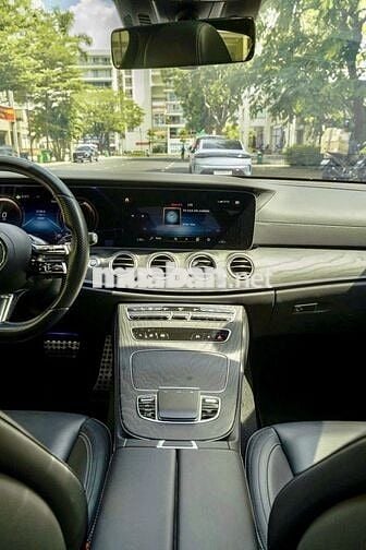 Mercedes E300 AMG 2021 - sang trọng thể thao