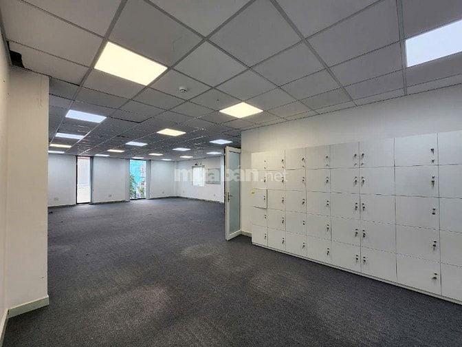 Cho thuê nhà mặt tiền đường 3/2 quận 10 ngay gần Vạn Hạnh Small.