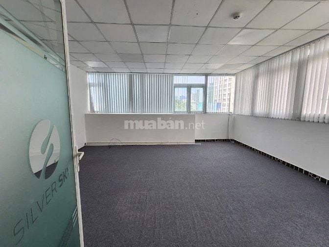 Cho thuê nhà mặt tiền đường 3/2 quận 10 ngay gần Vạn Hạnh Small.