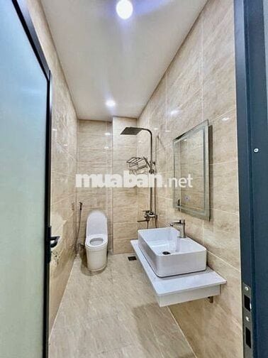 Nhà sạch sẽ như mới,dt4*20m, 2lau,3pn,4wc, sân đậu xe hơi hẽm xe tải