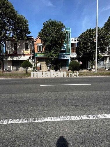 cần bán mặt tiền 3 tầng trường chinh sát nguyễn nhàn trục chính 2 làn