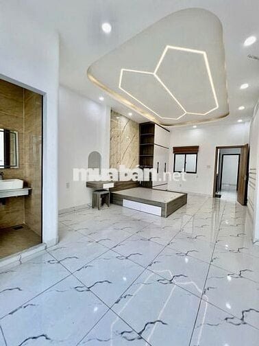 Nhà sạch sẽ như mới,dt4*20m, 2lau,3pn,4wc, sân đậu xe hơi hẽm xe tải