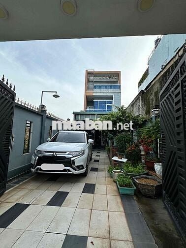 Nhà mặt tiền Phạm Thị Giây 200m2 + 4 PN, trung tâm Hóc Môn