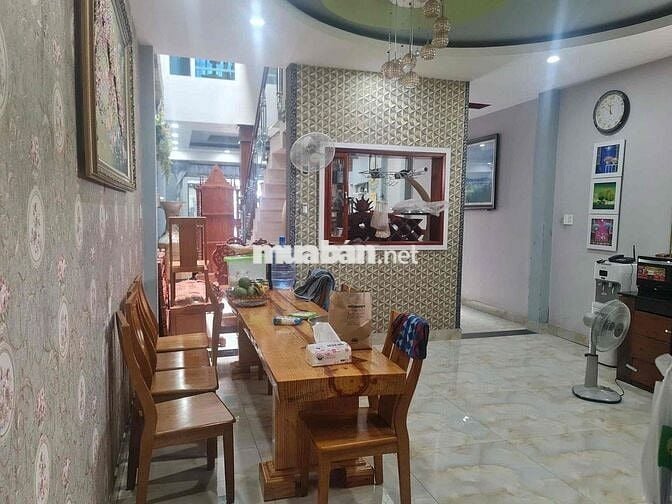 Nhà mặt tiền Phạm Thị Giây 200m2 + 4 PN, trung tâm Hóc Môn