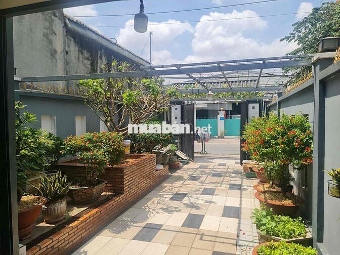 Nhà mặt tiền Phạm Thị Giây 200m2 + 4 PN, trung tâm Hóc Môn