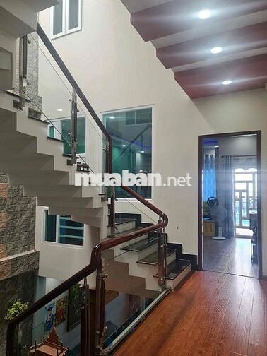 Nhà mặt tiền Phạm Thị Giây 200m2 + 4 PN, trung tâm Hóc Môn