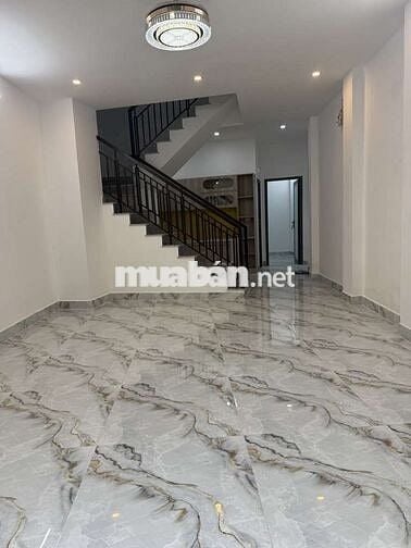 Nhà gần mặt tiền sầm uất, chủ kẹt tiền bán gấ