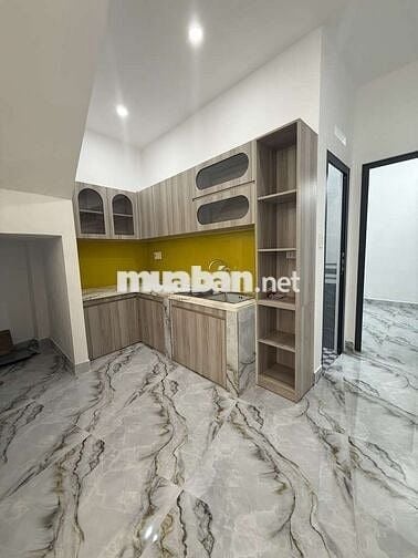 Nhà gần mặt tiền sầm uất, chủ kẹt tiền bán gấ