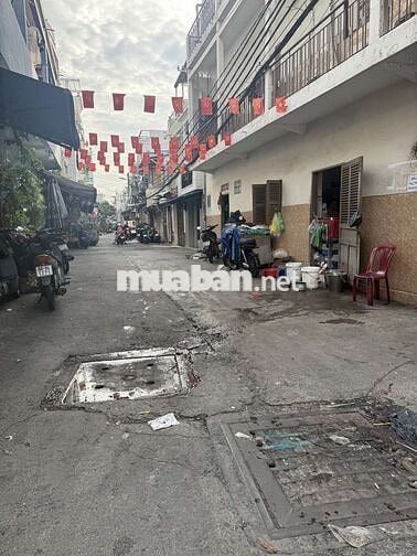 Nhà gần mặt tiền sầm uất, chủ kẹt tiền bán gấ