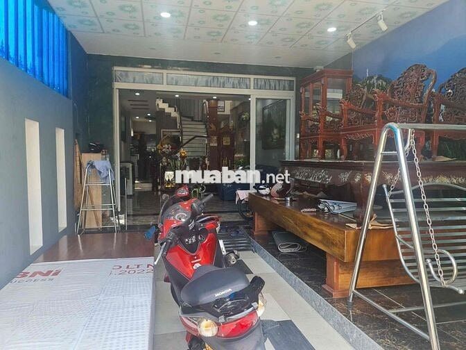 Nhà mặt tiền Phạm Thị Giây 200m2 + 4 PN, trung tâm Hóc Môn