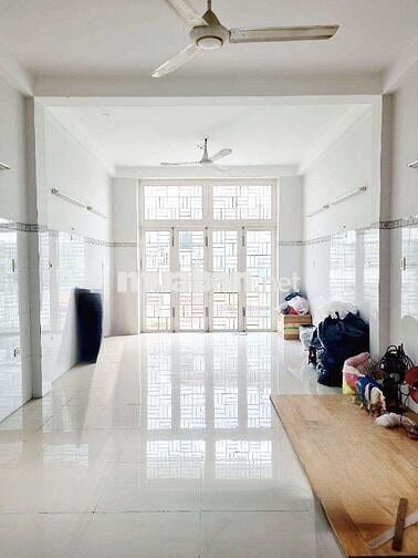 Nhà gần mặt tiền kinh doanh chợ sầm uất,