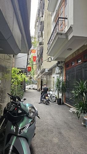 Bán nhà phố Trường Chinh Dt 43m2, 6t, mt 7m, thang máy full nội thất.