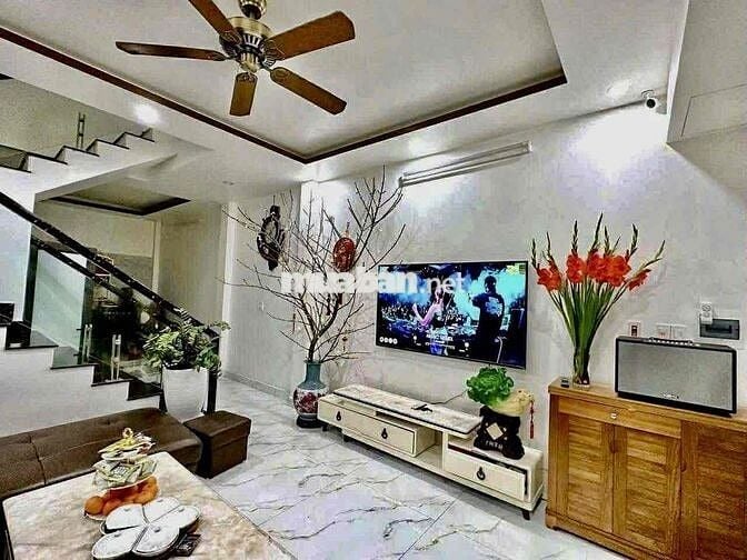 Ngõ Quỳnh ô tô ra vào, mặt chợ, view công viên, ô tô đỗ thoải mái, 35m