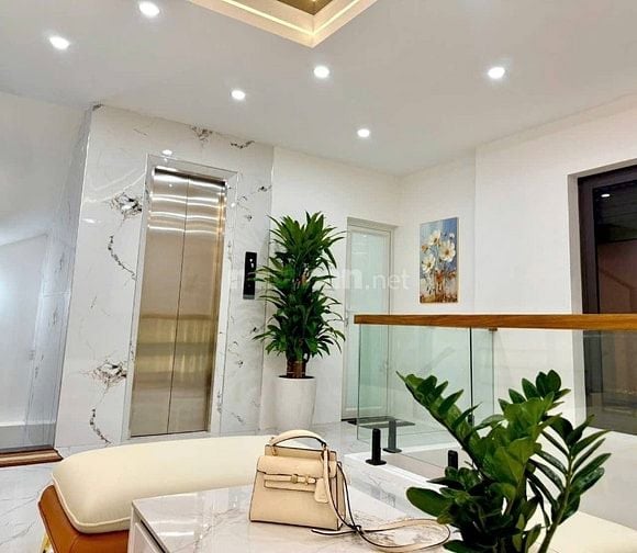 Bán nhà phố Trường Chinh Dt 43m2, 6t, mt 7m, thang máy full nội thất.