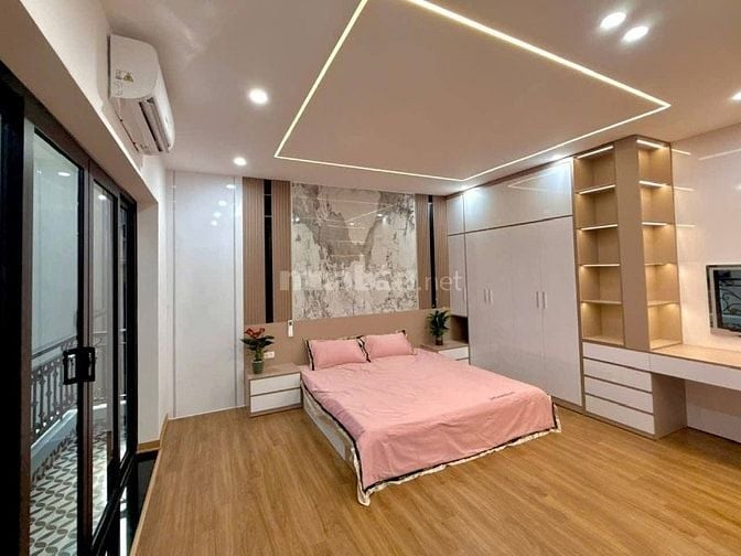 Bán nhà phố Trường Chinh Dt 43m2, 6t, mt 7m, thang máy full nội thất.
