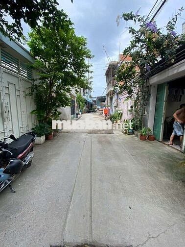 Bán nhà sổ chung đất thổ cư đường xe hơi