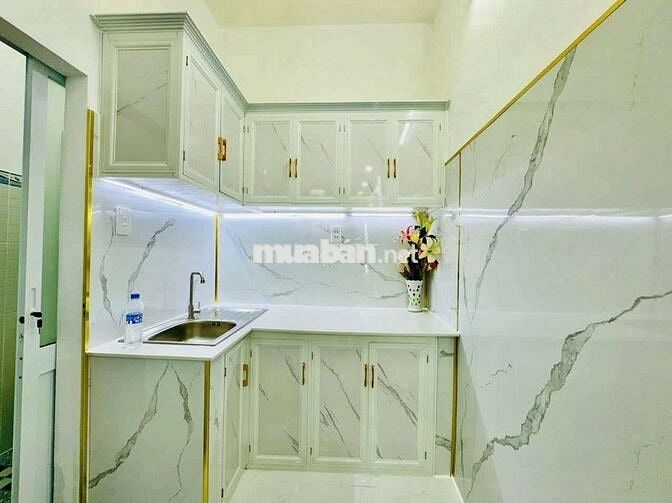 Bán nhà sổ chung đất thổ cư đường xe hơi