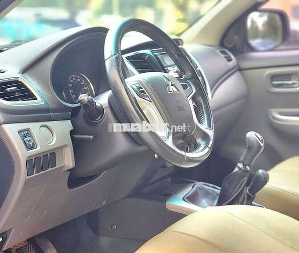 Mitsubishi_triton_2017_MT số sàn 2 cầu