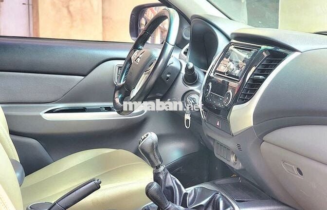 Mitsubishi_triton_2017_MT số sàn 2 cầu