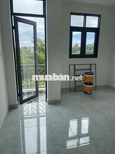 Nhà ở trệt 1 lầu 725tr, DT 4x7 2 phòng ngủ 2 toilet ngay chợ Mỹ Hạnh