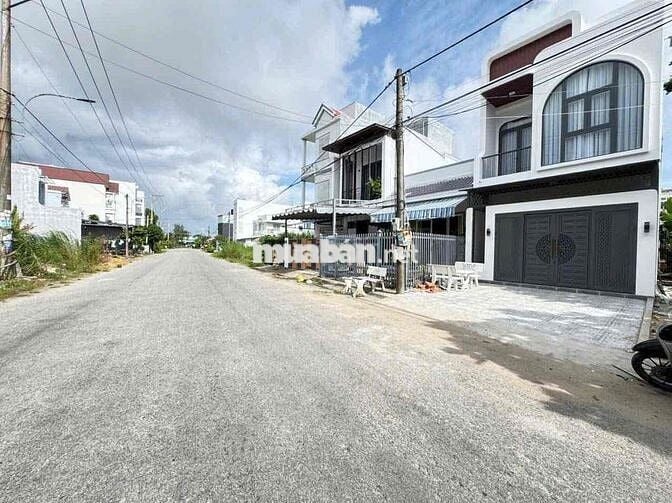 Bán Gấp nhà Trần Đaị Nghĩa - Bình Chánh 100m2 , 3 phòng ngủ