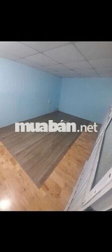 Nhà sạch sẽ ,có sân rộng đậu đc 2 xe bagac trong nhà ,vô ở liền