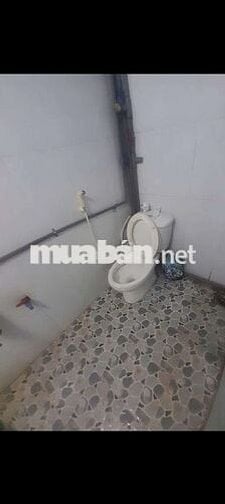 Nhà sạch sẽ ,có sân rộng đậu đc 2 xe bagac trong nhà ,vô ở liền