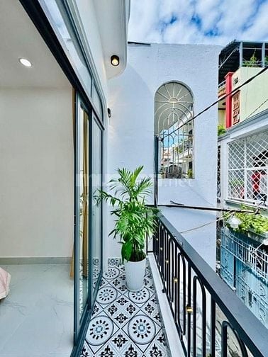 Nhà 1 lầu tuyệt đẹp Cao cấp hẻm xe hơi 1 trục cách MT Quang Trung 40