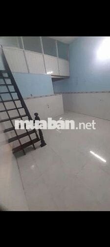 Nhà sạch sẽ ,có sân rộng đậu đc 2 xe bagac trong nhà ,vô ở liền