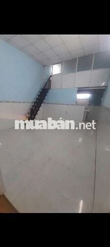Nhà sạch sẽ ,có sân rộng đậu đc 2 xe bagac trong nhà ,vô ở liền