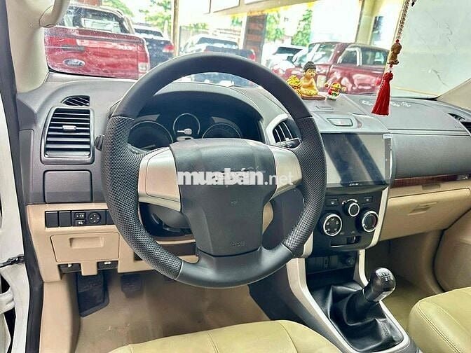 Isuzu Mu-X 07 chỗ máy dầu đời cao 2019