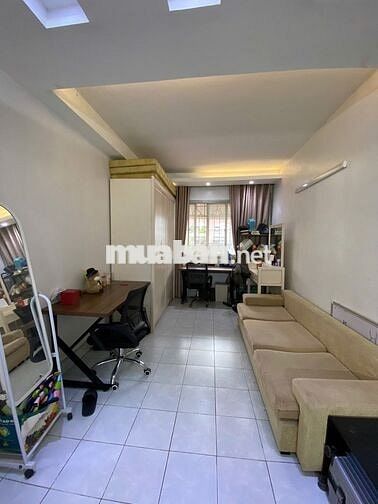 Nhà tập thể 60m2, 2 phòng ngủ, gần bến xe nước ngầm