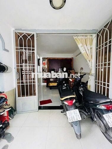 BÁN NHÀ GÒ VẤP - 2 Tầng 42m2 Giá 4 Tỉ - HẺM XE TẢI THÔNG- QUANG TRUNG