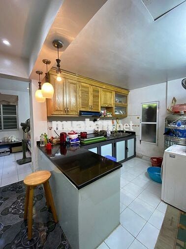 Nhà tập thể 60m2, 2 phòng ngủ, gần bến xe nước ngầm