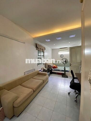 Nhà tập thể 60m2, 2 phòng ngủ, gần bến xe nước ngầm