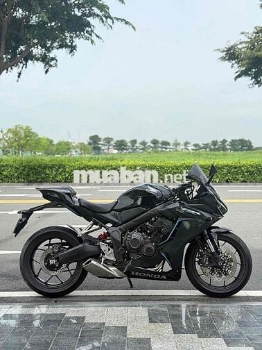 Honda CBR650R model 2023