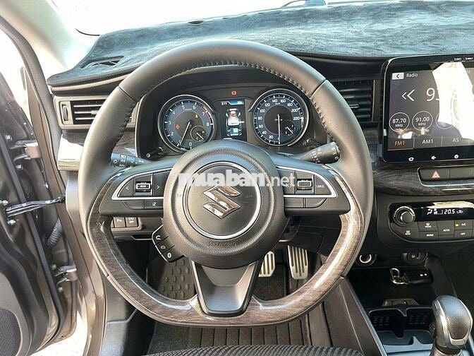 Suzuki Ertiga 2023 hybrid chuẩn gia đình 10000 km